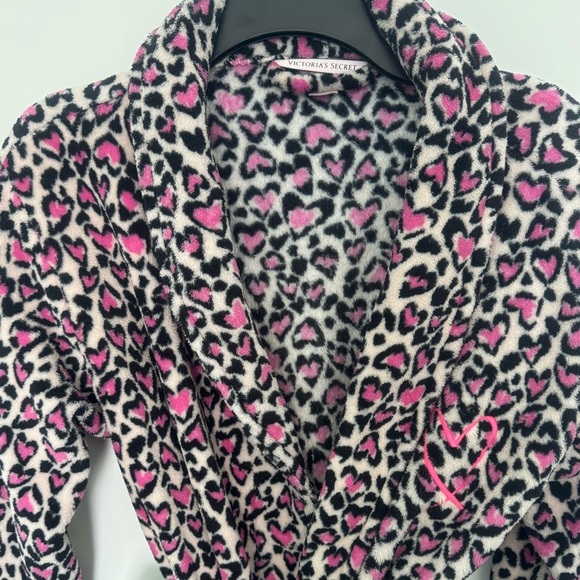 Victoria’s Secret Plush Leopard and Heart Print Robe Size XS - Picture 3 of 7